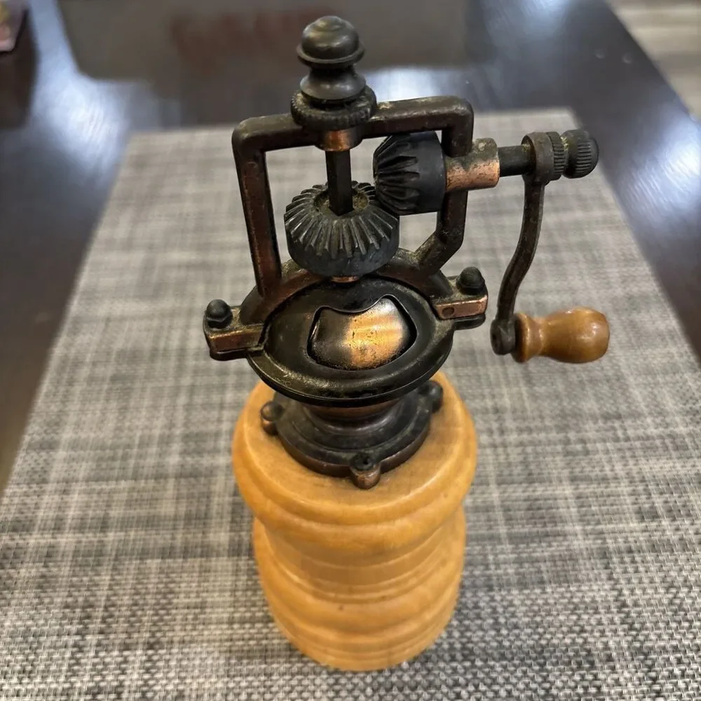 Vintage Old Fashion Hand Crank Copper & Wood Pepper Mill Spice Grinder